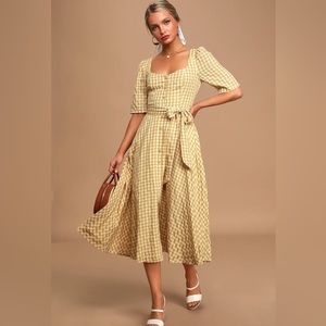 Lulu’s yellow gingham dress